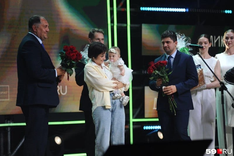 «Иногда один вечер остаётся в сердце навсегда.» 🤍 Ну что,…